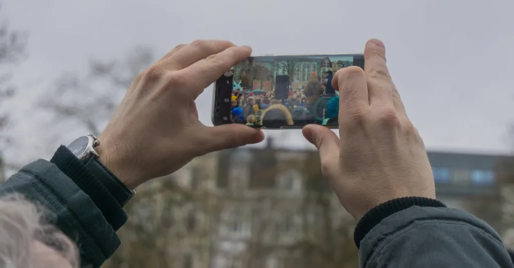 Samsung Galaxy F70 5G: плоский 6,7-дюймовый экран, сканер отпечатков пальцев и поддержка 5G