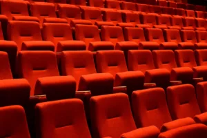 Документальный фильм Нэйтана Филдера «Увидеть всё» о мошеннице Элизабет Холмс